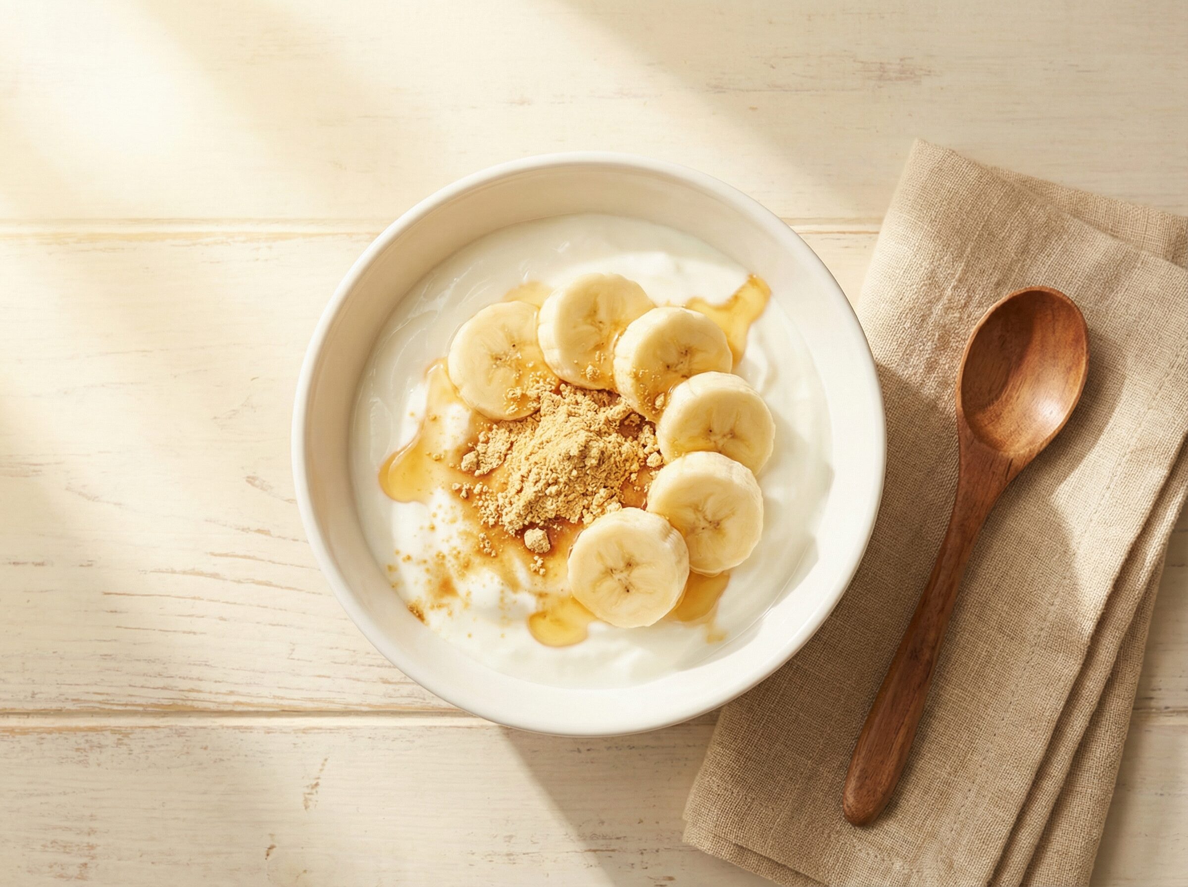 ヨーグルト+バナナ+きな粉の朝食写真